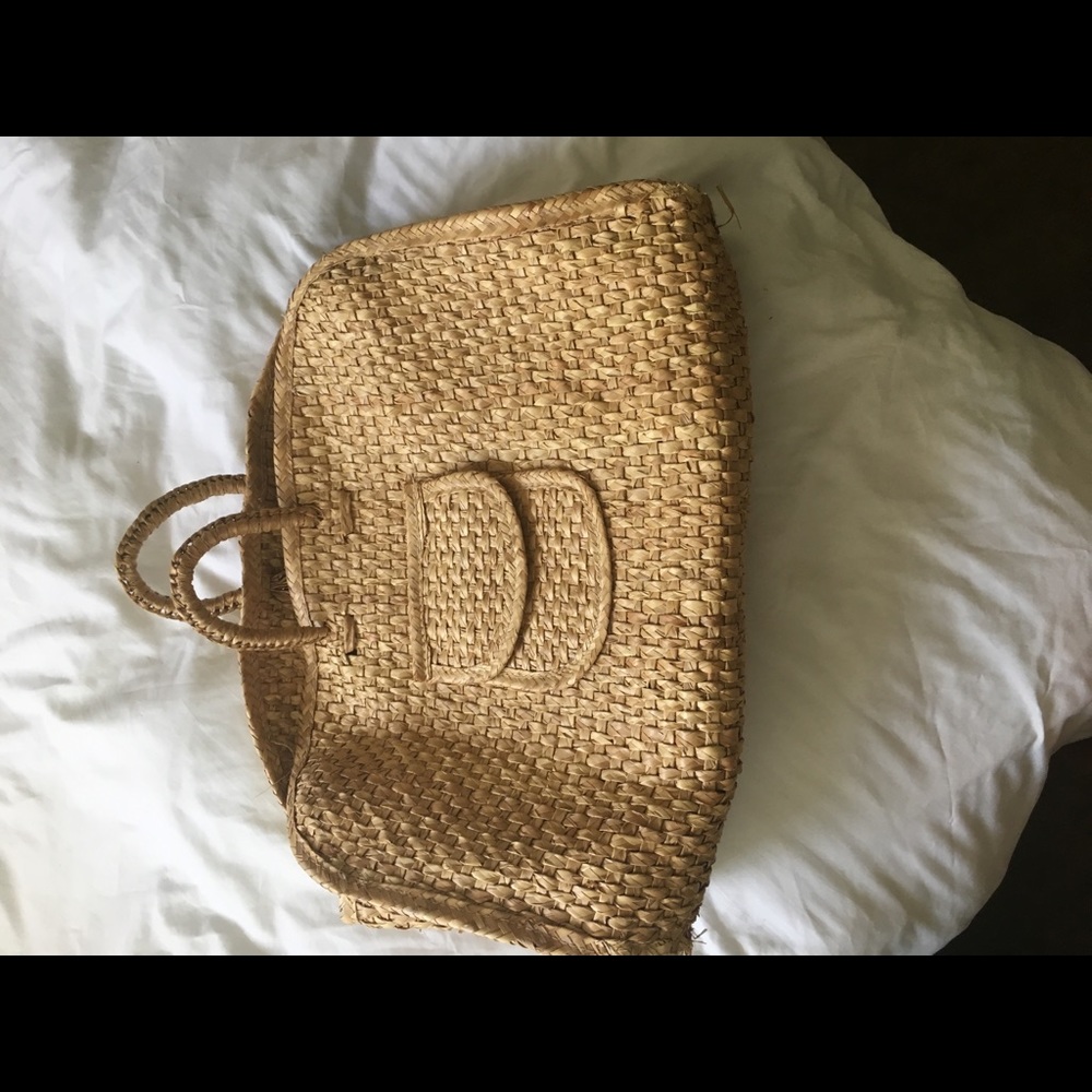 Gorgeous no brand vintage straw beach bag